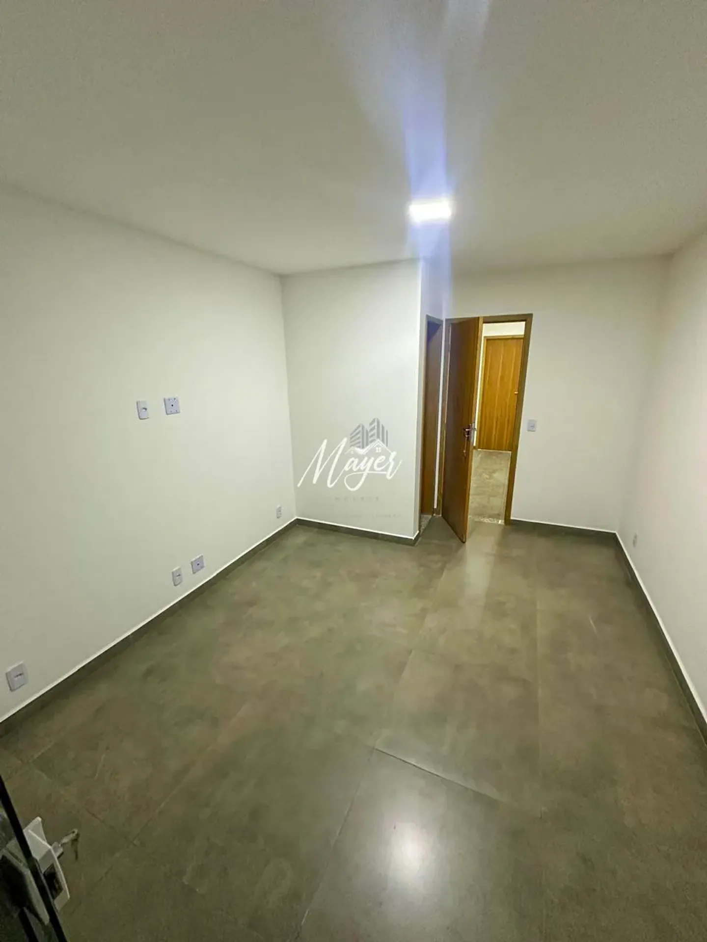 Casa de locação com 2 suítes e quintais na frente — photo 2