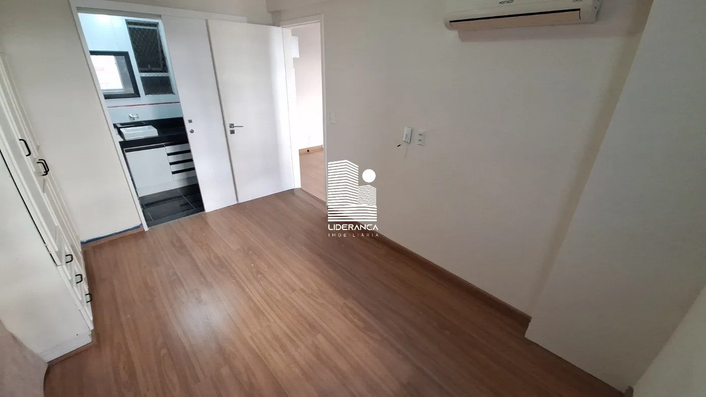 One-bedroom apartment with a washing machine — photo 2
