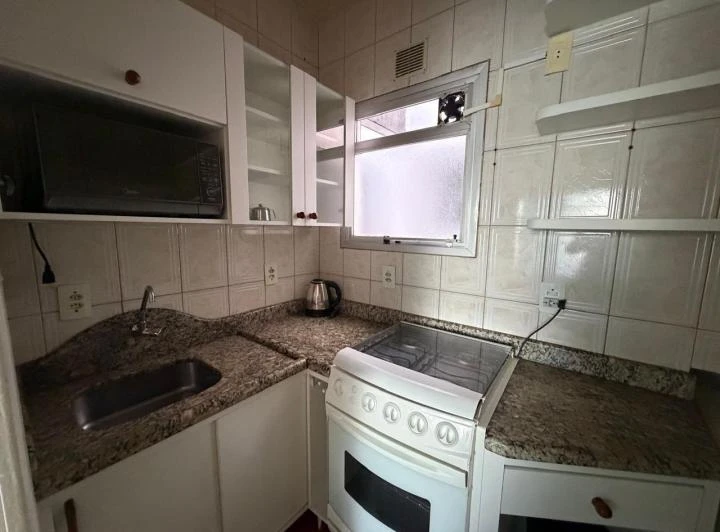 1-bedroom apartment with 37 m² and compact kitchen — photo 8
