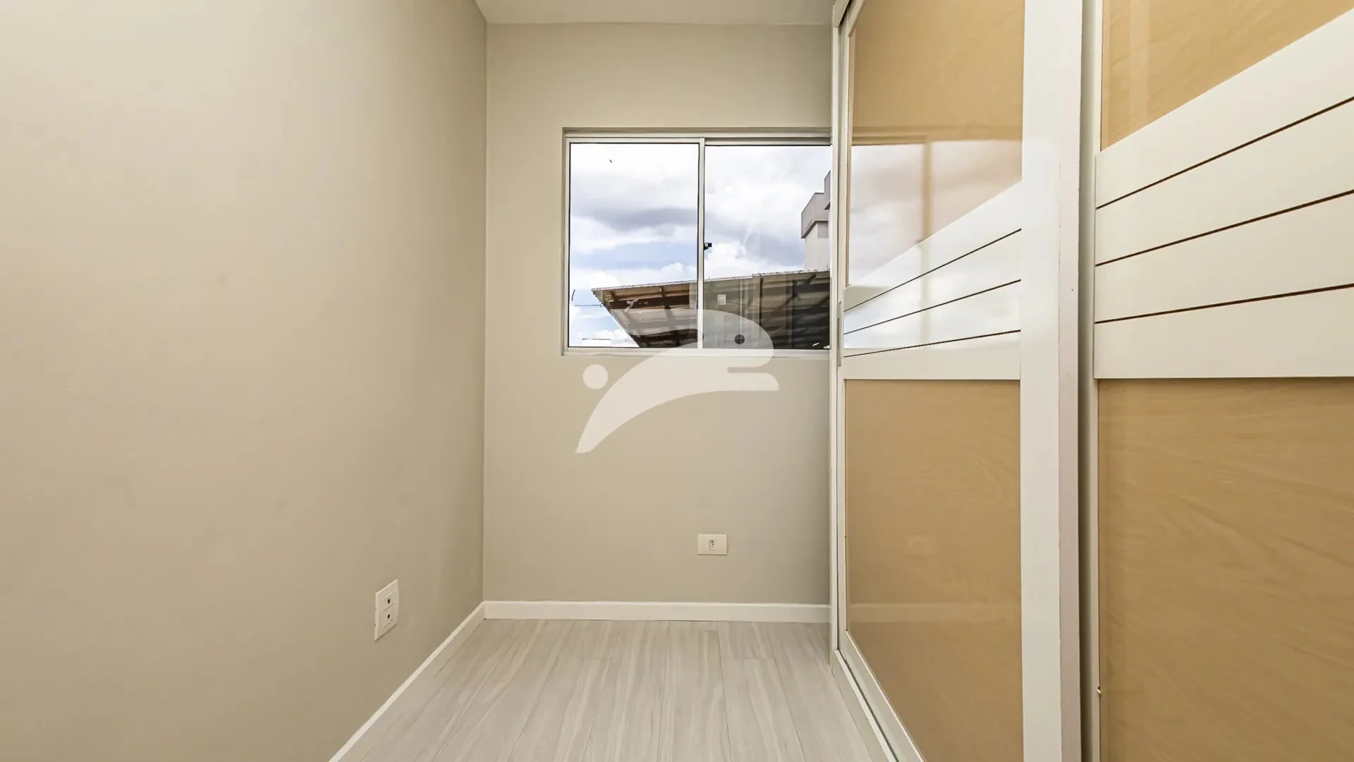 Балкон с грилем и 3 спальни: квартира 56 м² — photo 11