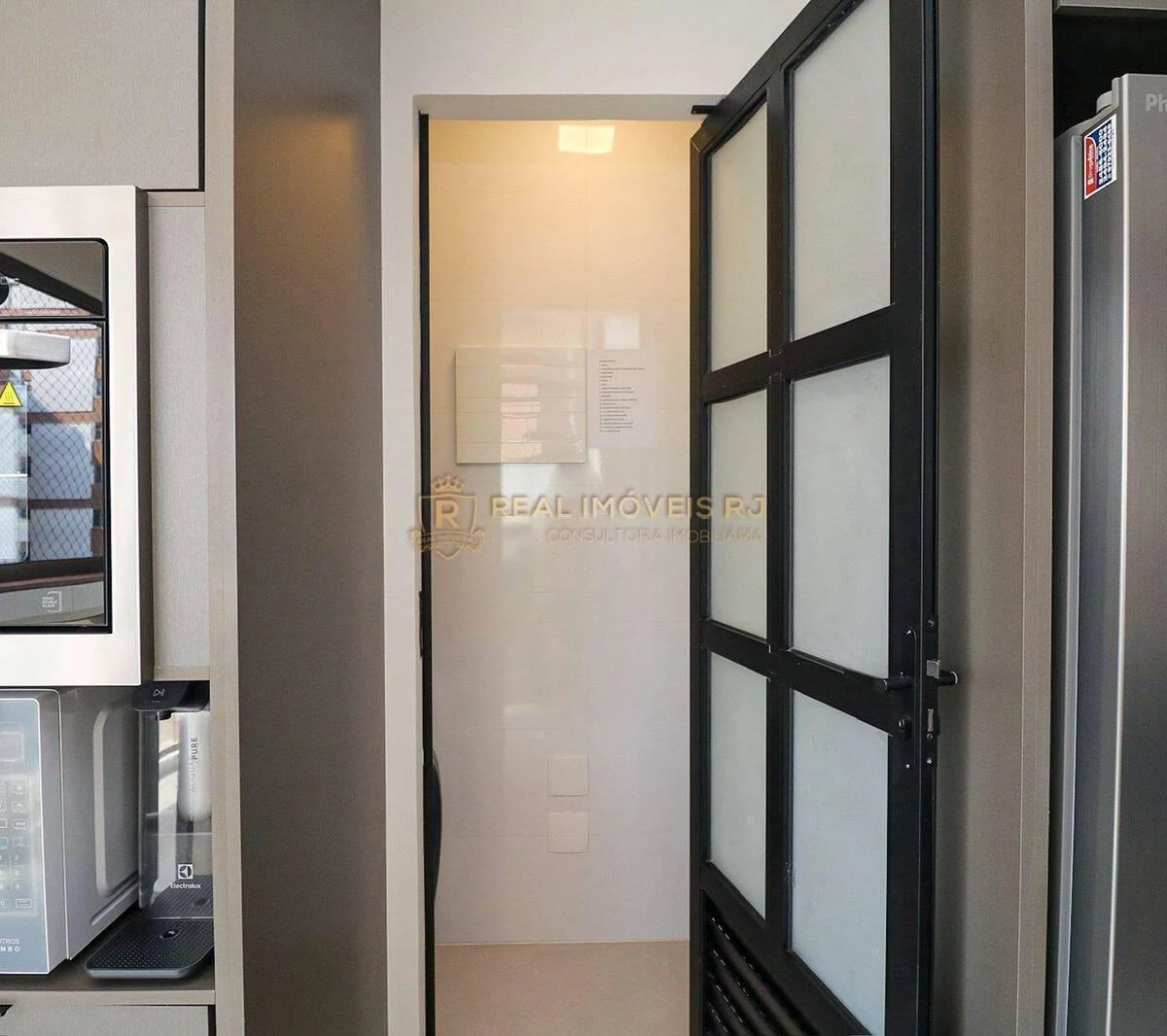 Furnished 1-bedroom apartment with city views — photo 12