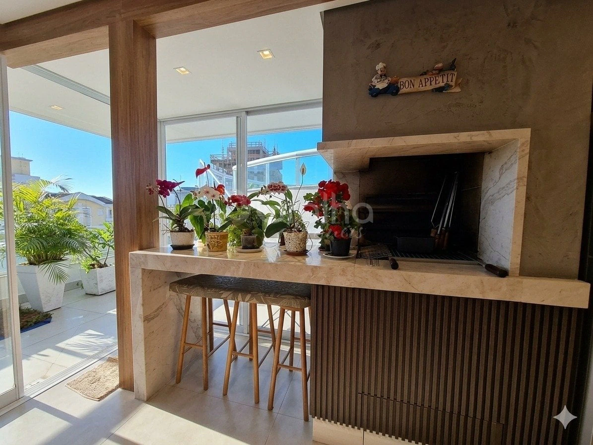 Floor-to-ceiling windows in a 3-bedroom apartment, 257 m² — photo 17