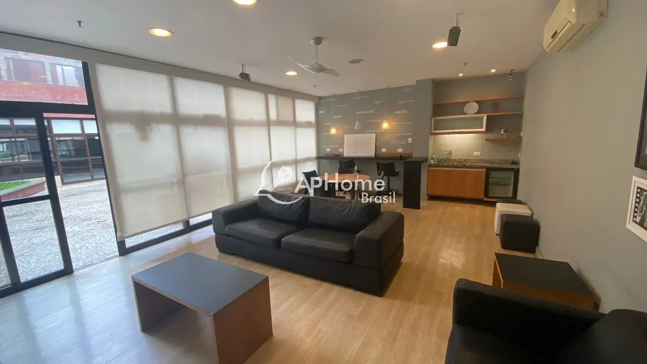 Unfurnished 4-bedroom apartment with glassed-in balcony — photo 25