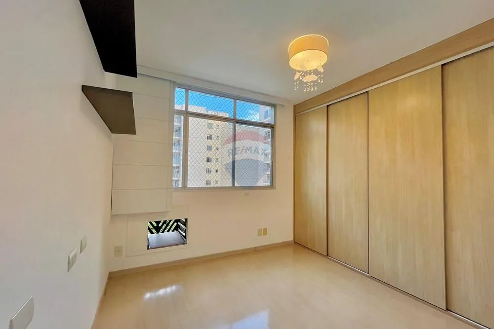 3-bedroom apartment with a mountain view in Rio de Janeiro — photo 15