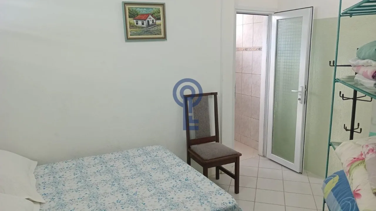 Furnished 2-bedroom apartment with open-plan kitchen — photo 18