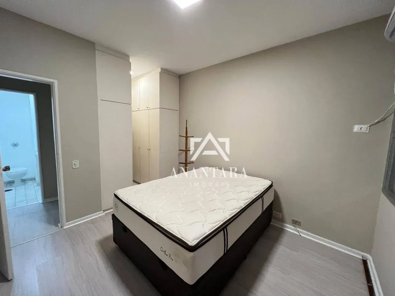 One-bedroom apartment with a washing machine — photo 4