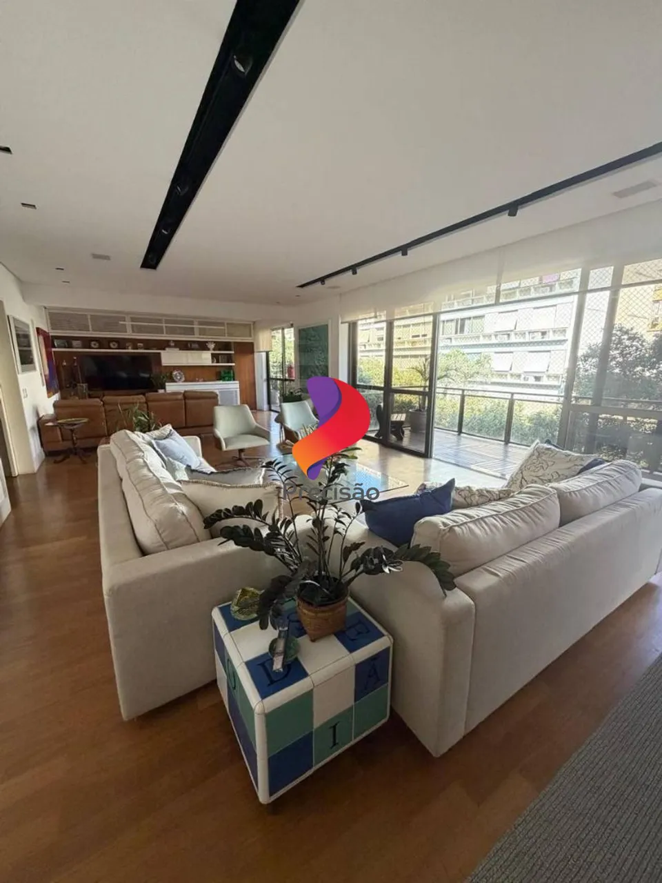 Furnished 3-bedroom apartment with 240 m² total — photo 10