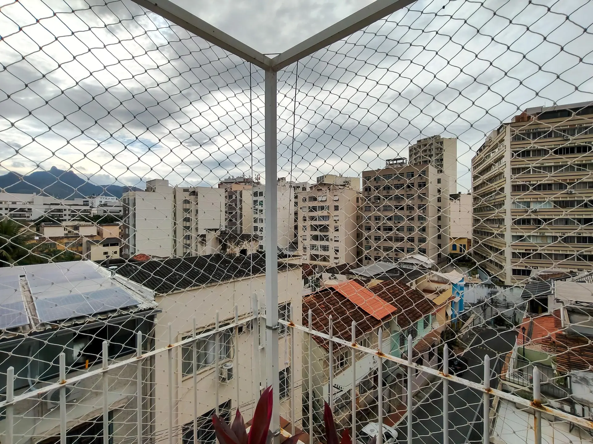 3-bedroom apartment with a mountain view in Rio de Janeiro — photo 15