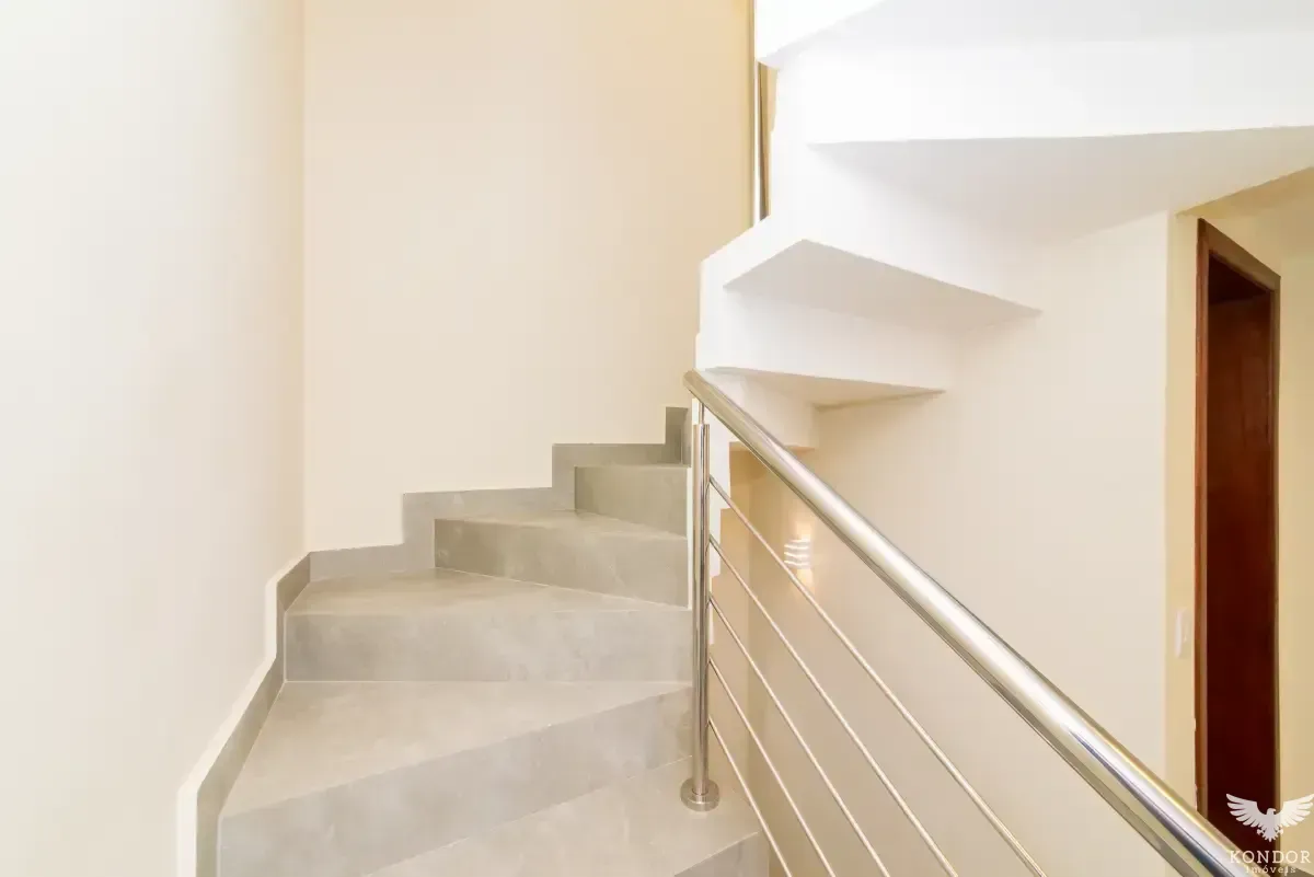 Two-story house with 230 m², 3 bedrooms and 4 baths — photo 42