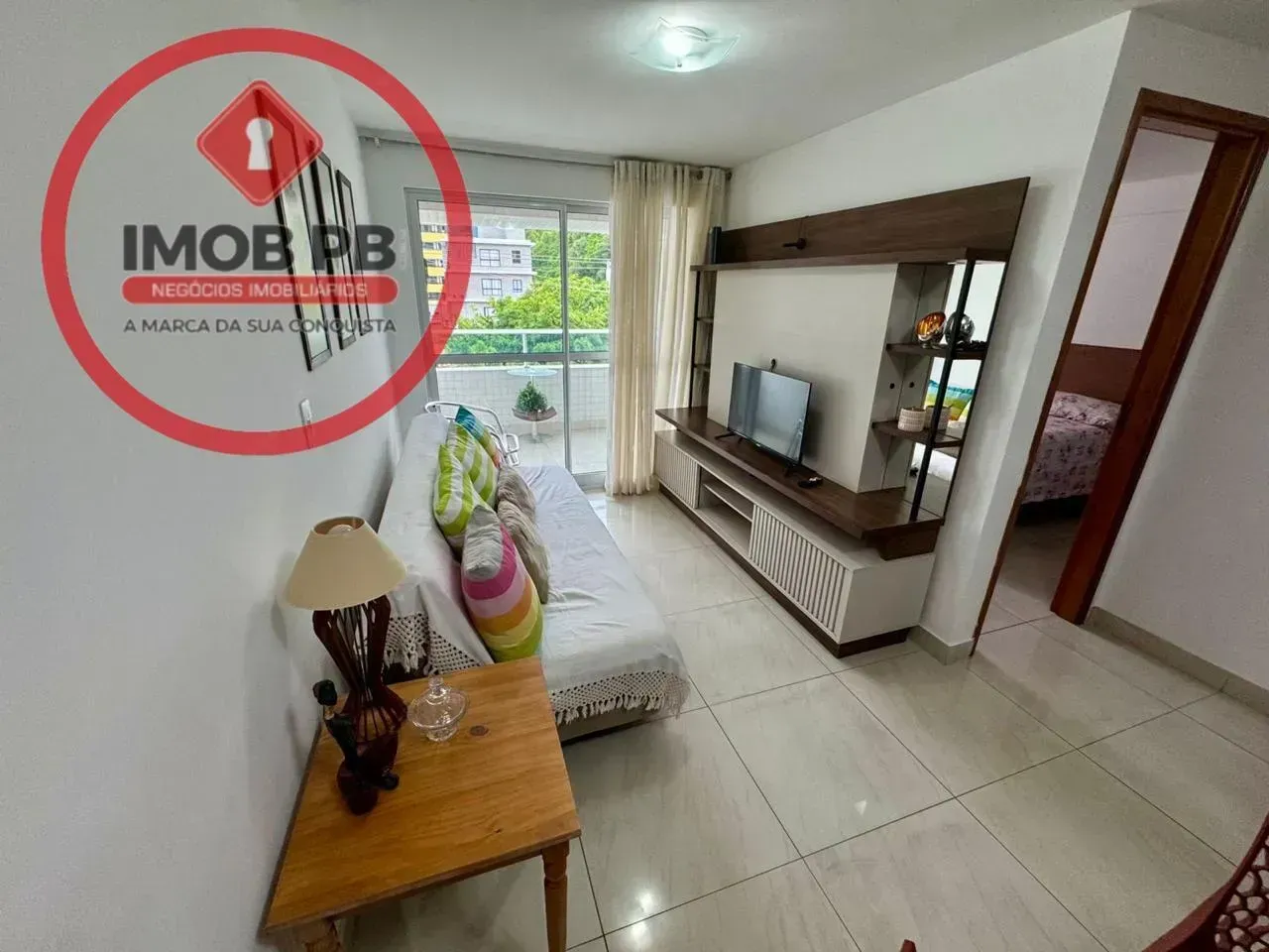 2-bedroom furnished apartment with 2 baths and 64 m²