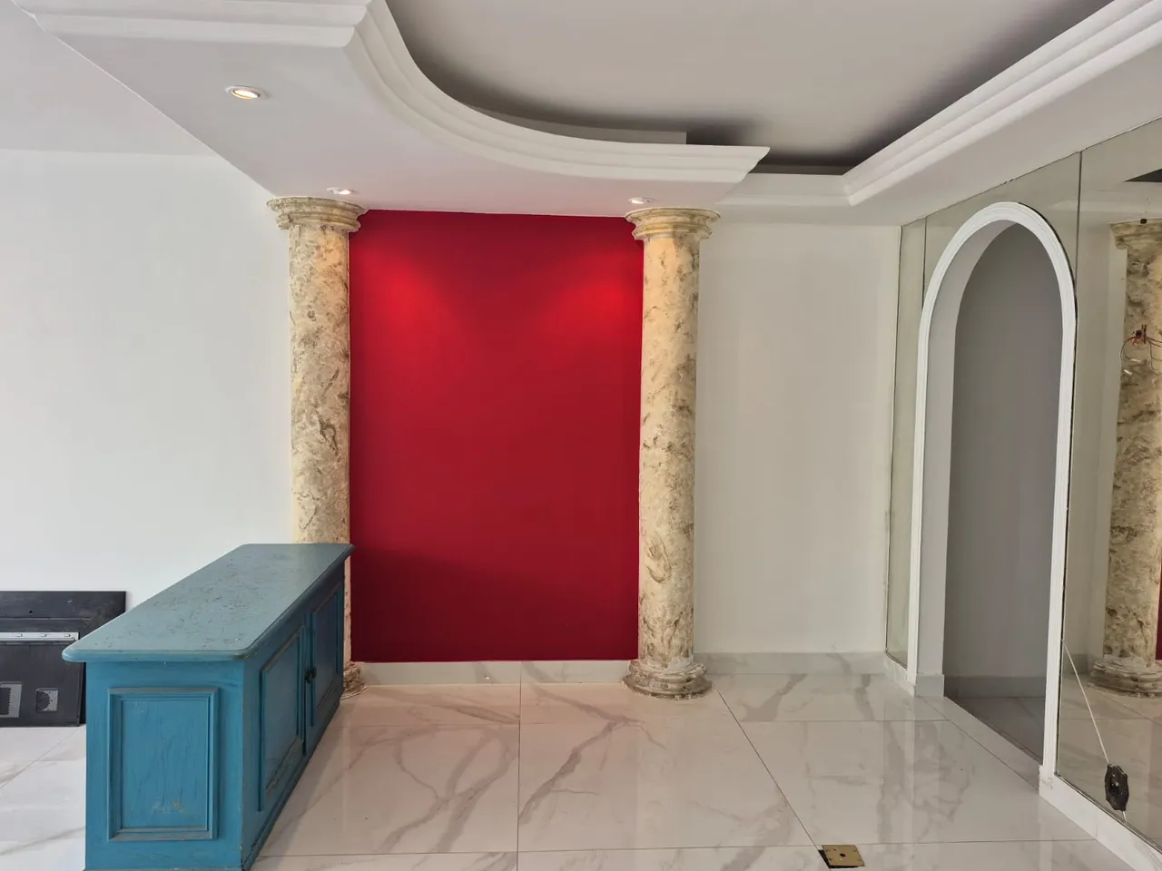 3-bedroom apartment with 3 bathrooms and city views — photo 15