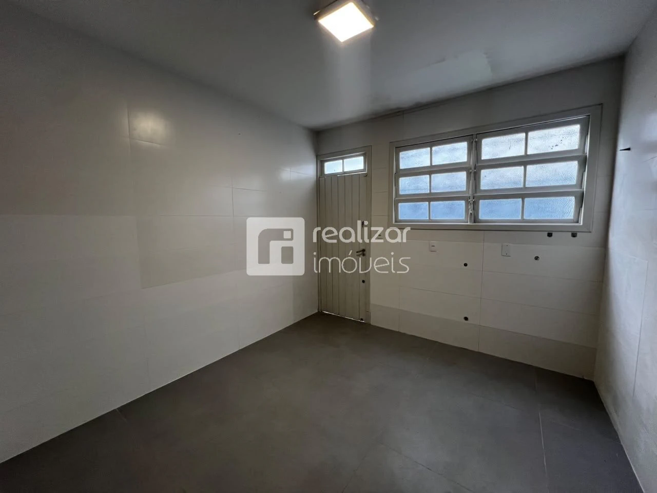 Casa de 5 dormitorios, 2 con baño propio, 240 m² — photo 2