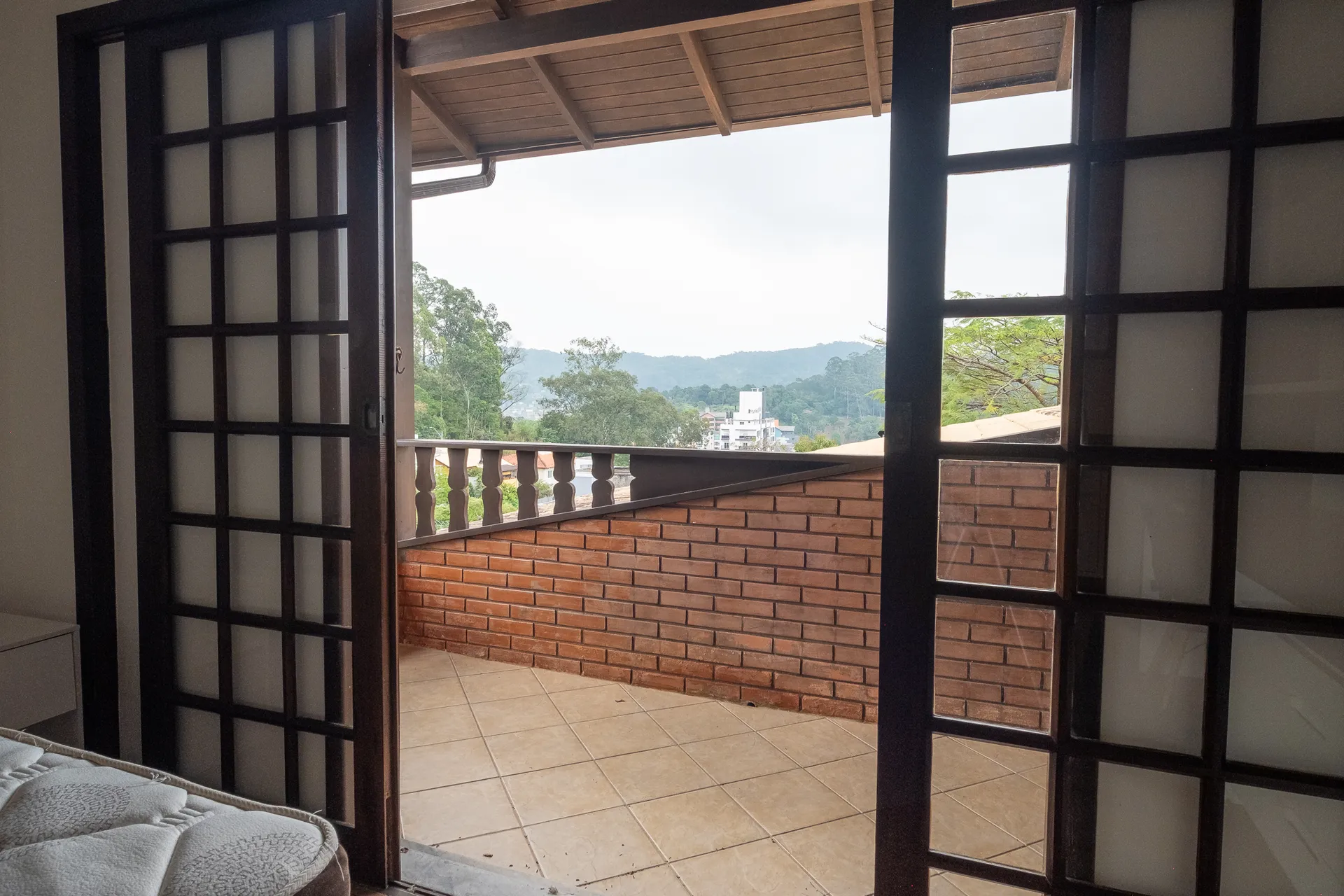 18 m² studio with a mountain view and a home office — photo 8