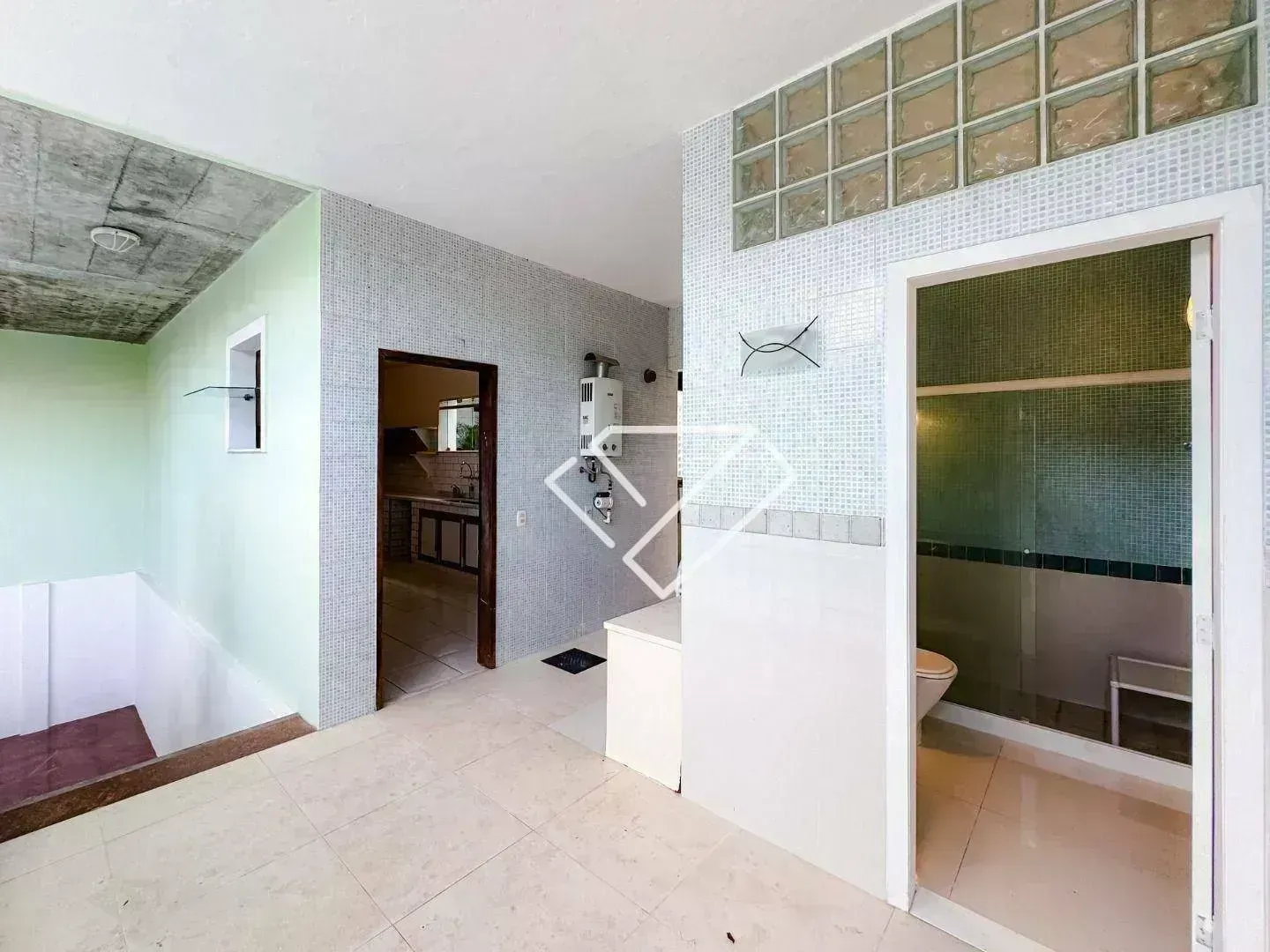 House with 3 bedrooms and 4 bathrooms on 600 m² — photo 42