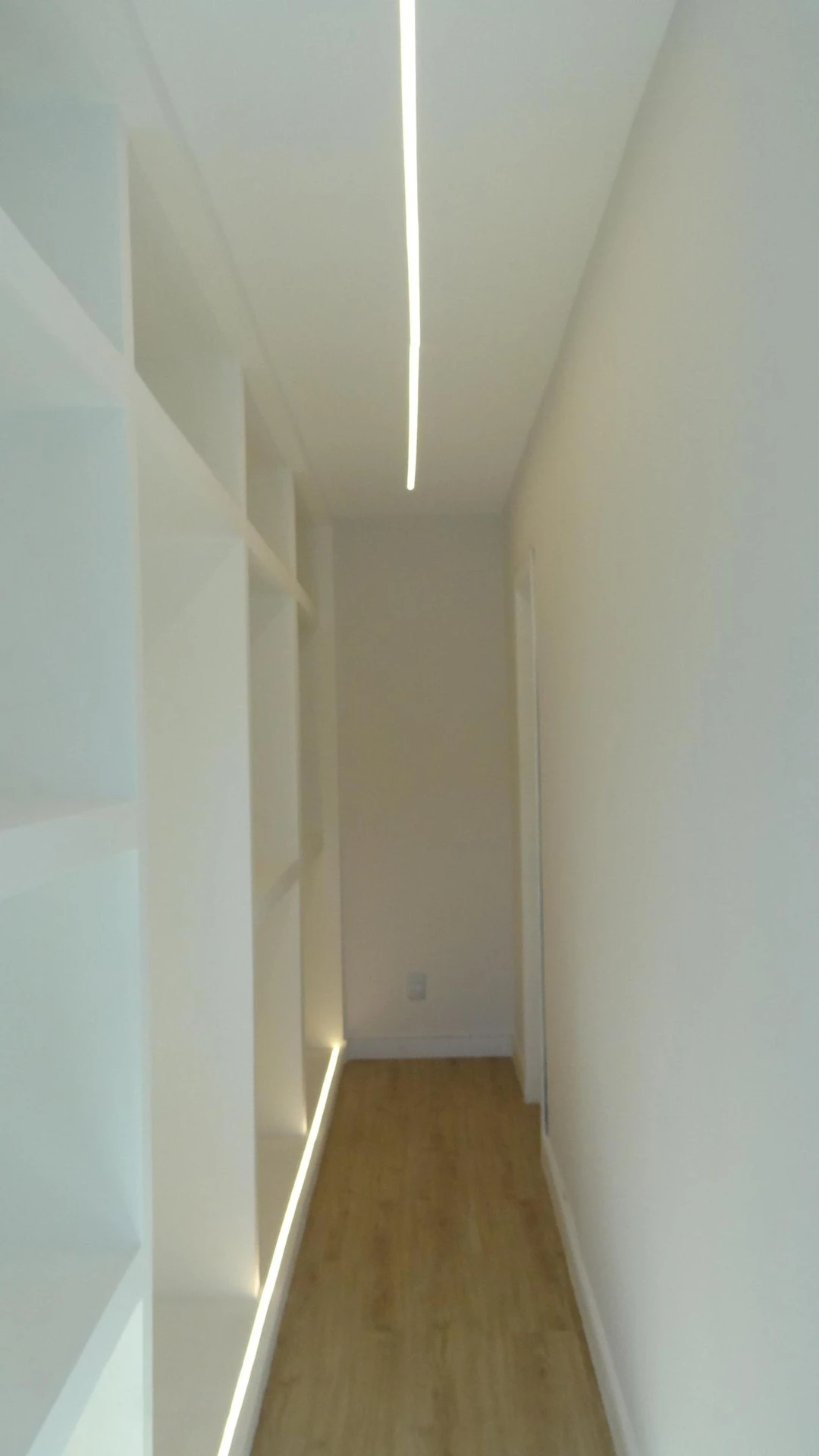 Casa de 384 m² com janelas do piso ao teto e varanda gourmet — photo 150