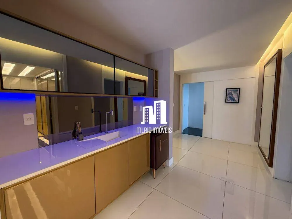 Casa mobiliada com 6 quartos e 623 m²