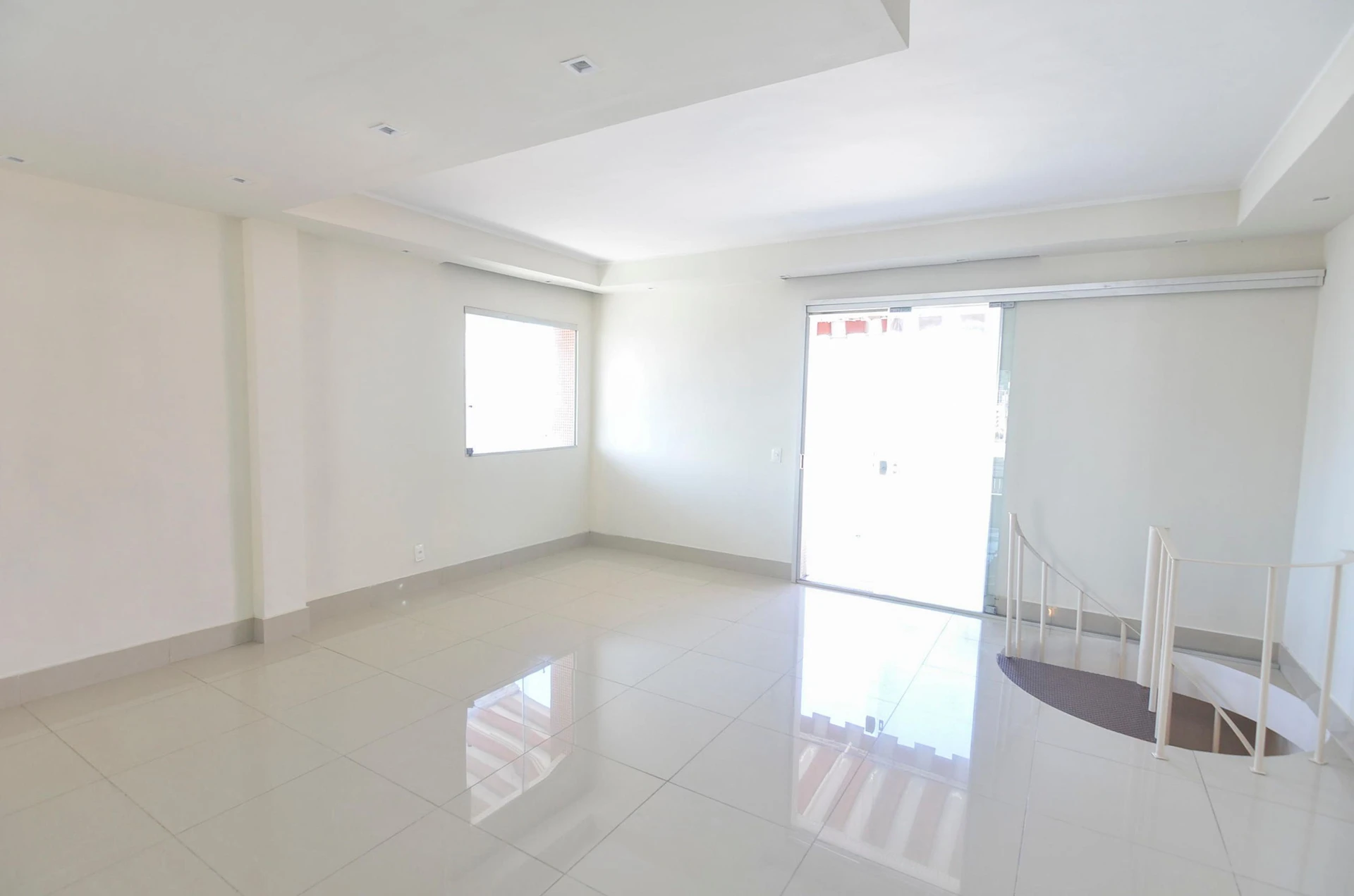 Unfurnished apartment with 3 bedrooms and 2 parking spots — photo 13