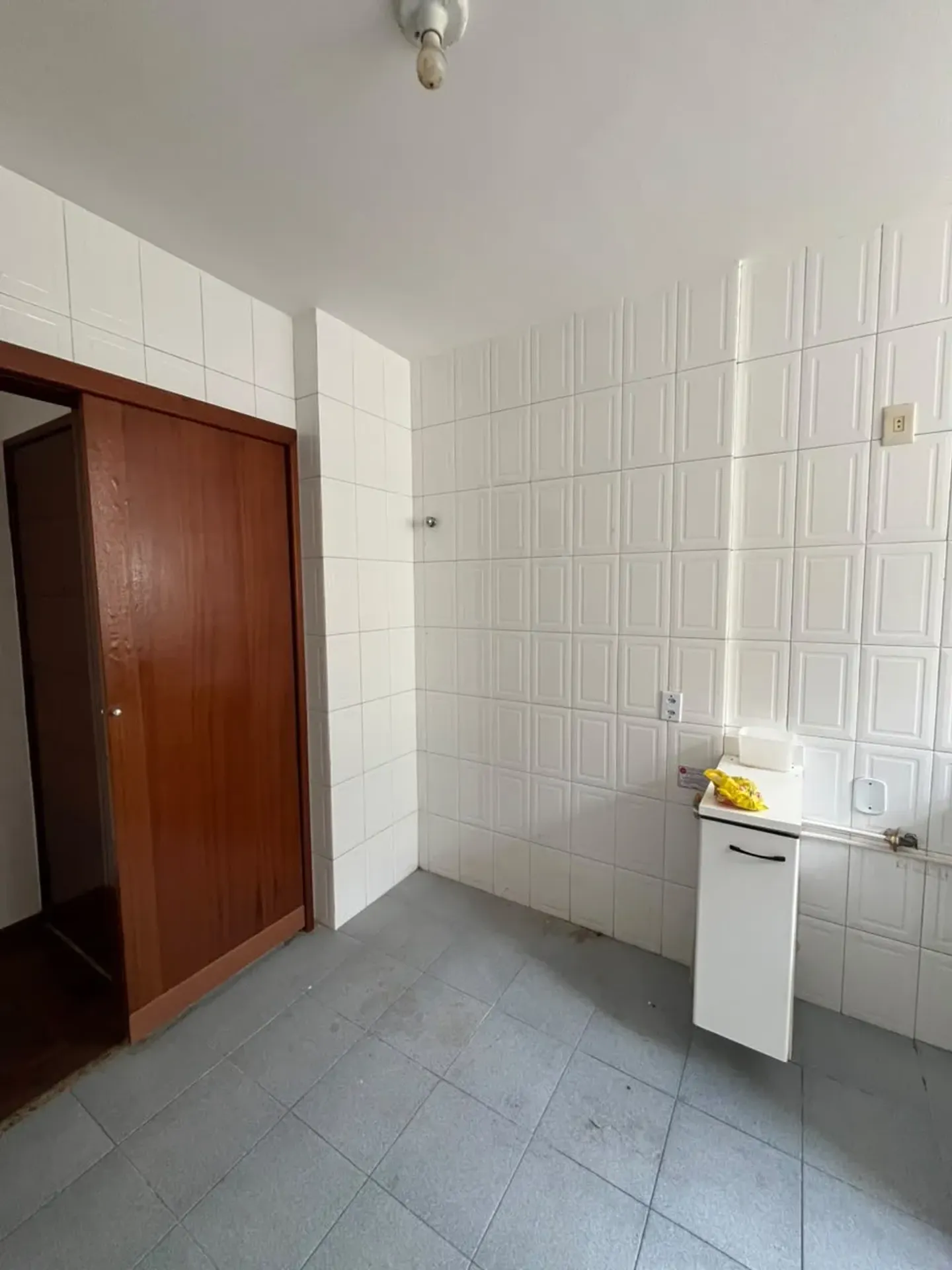 Apartment on the 1st floor with wood or laminate floors — photo 2