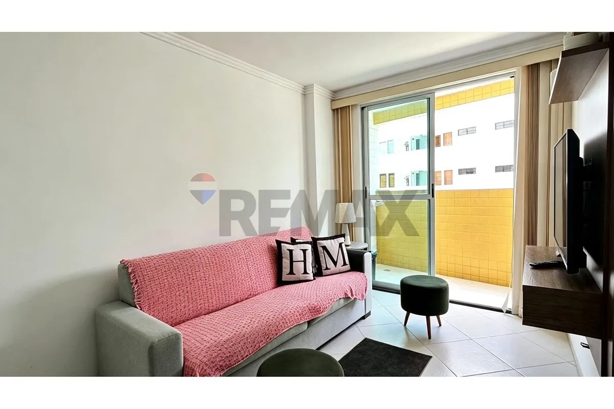 One-bedroom apartment in a building with a pool