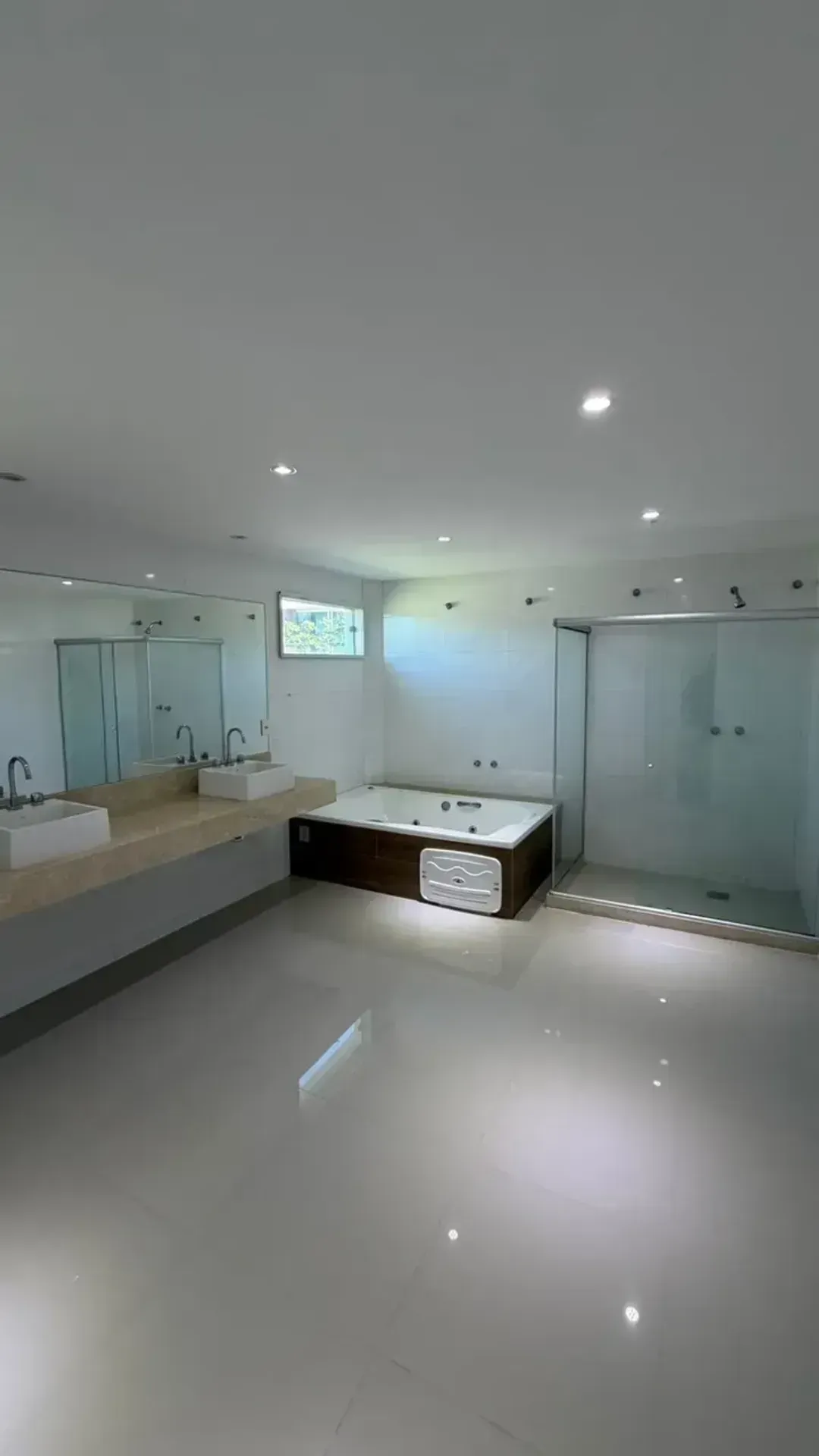 House with 5 bedrooms and 5 bathrooms, mountain view — photo 35