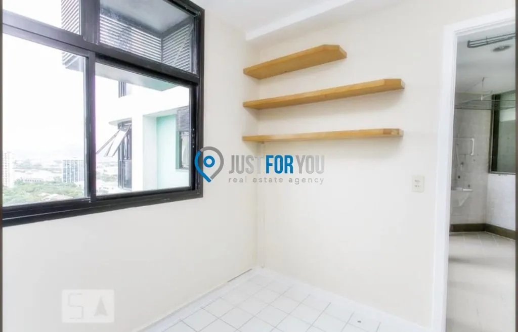 3-bedroom apartment with 4 baths and balcony — photo 15