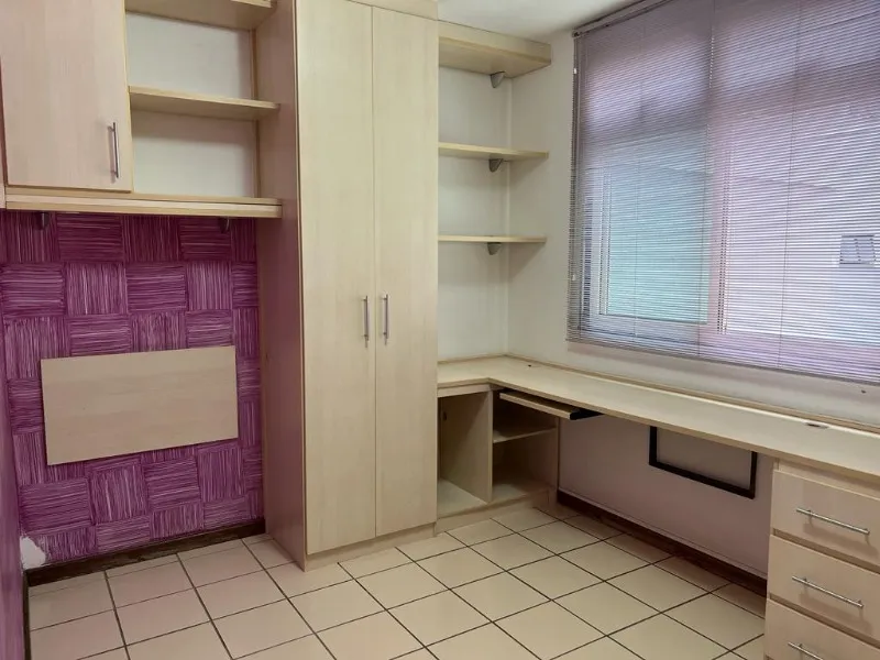 Unfurnished 2-bedroom apartment with 1 bathroom and parking — photo 11