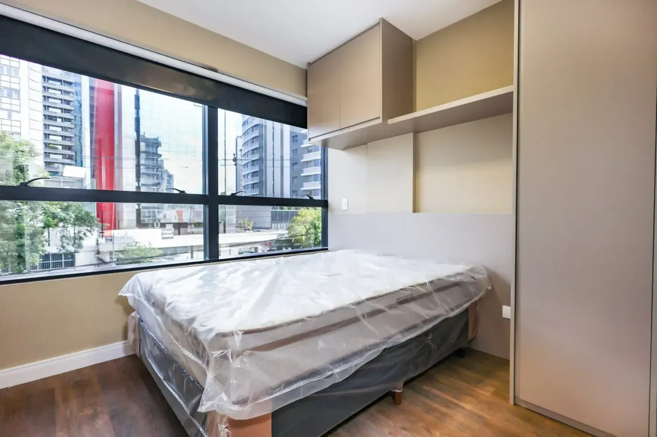 Furnished 1-bedroom apartment with open-plan kitchen — photo 3
