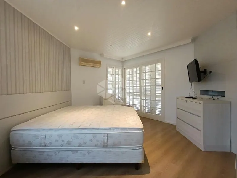Furnished house, 222 m², with a bathtub — photo 42