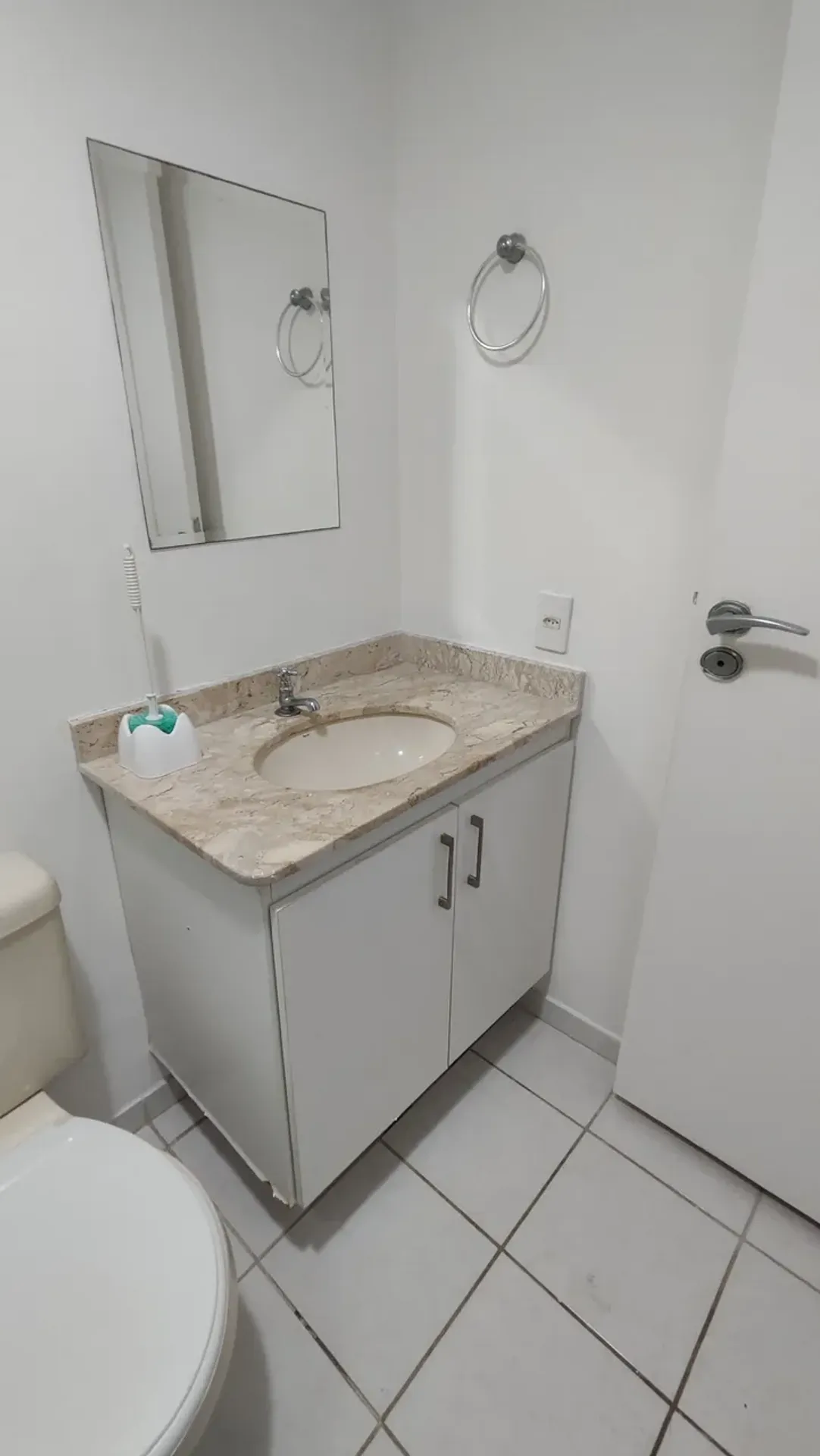 Unfurnished 2-bedroom apartment with 2 bathrooms — photo 11