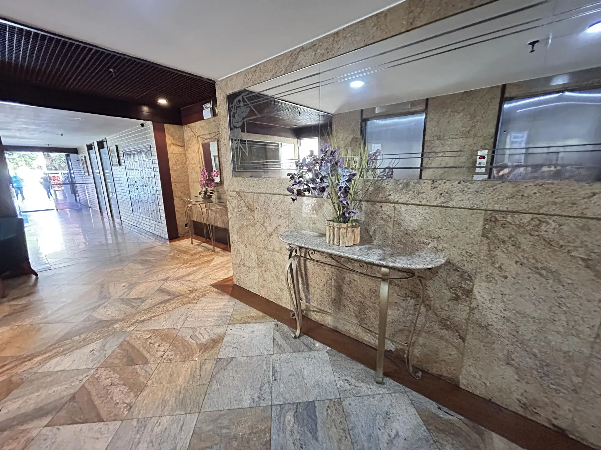 Apartamento com 3 quartos e suíte em bom estado — photo 41