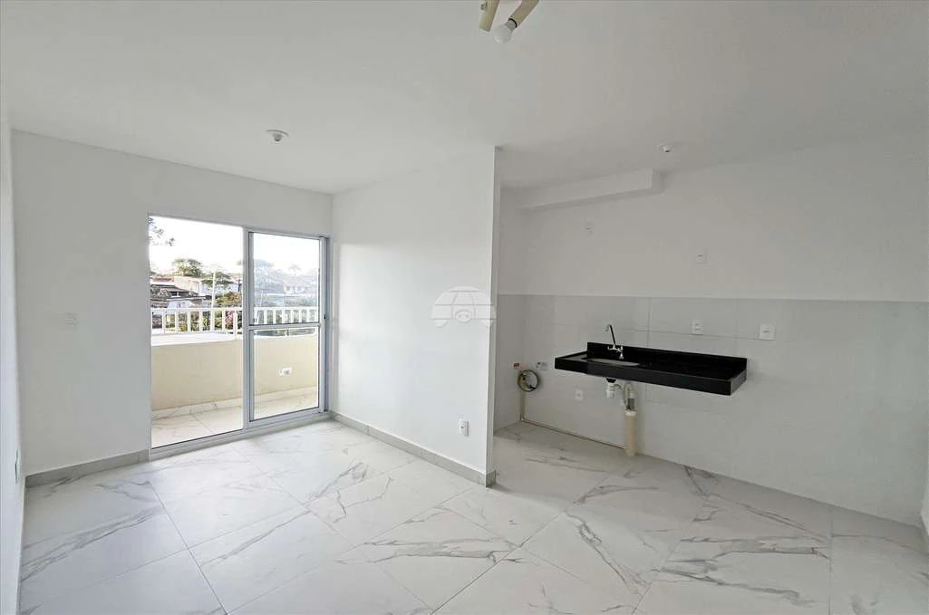 2-bedroom apartment with living room and 1 parking space — photo 2