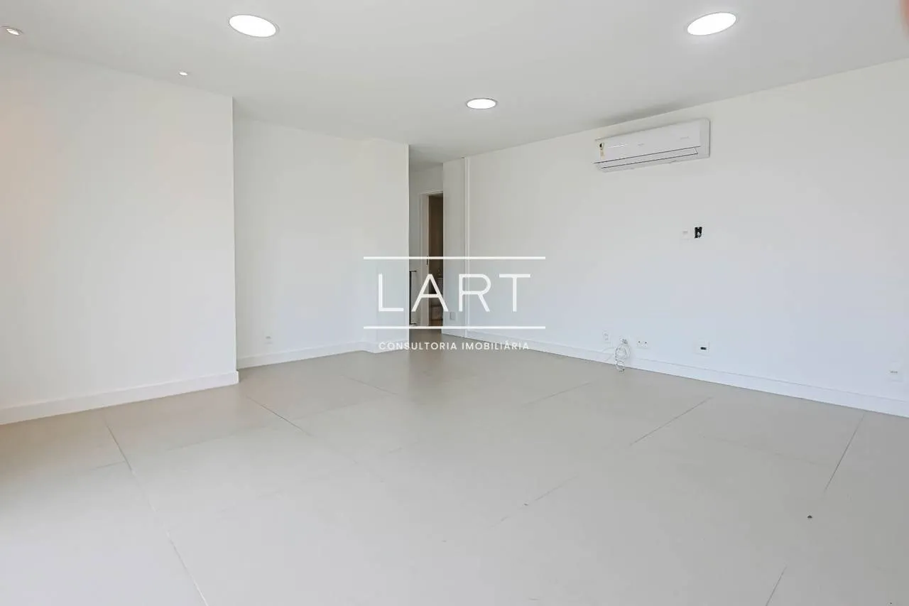 180 m² apartment with 3 bedrooms and 2 parking spots — photo 28