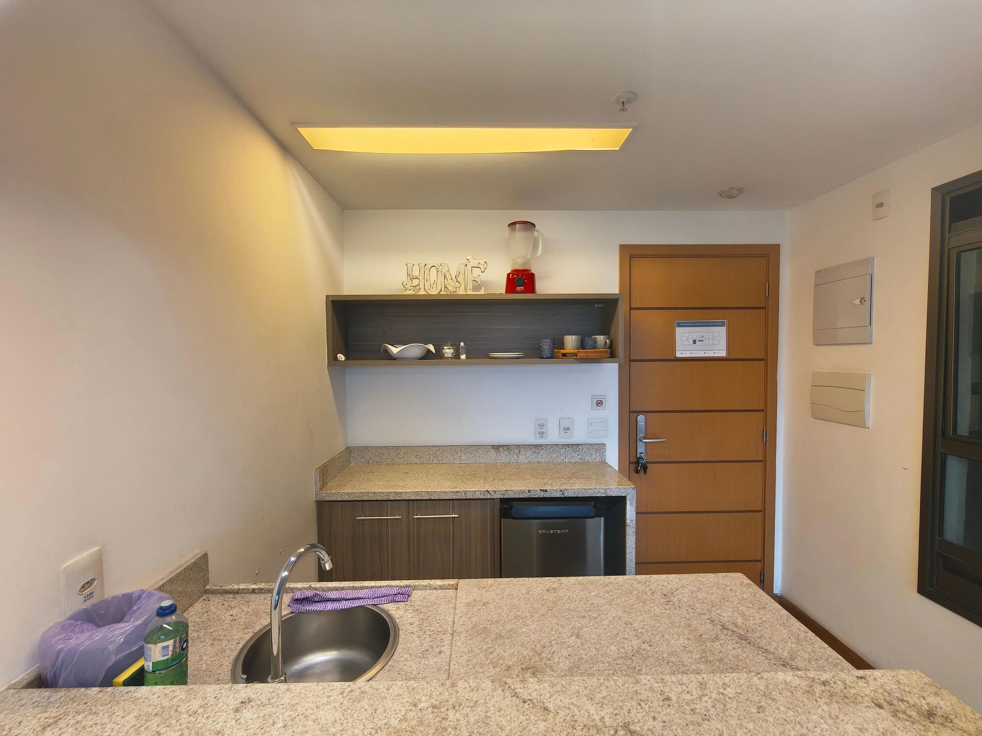 One-bedroom apartment with a mountain view in Rio de Janeiro — photo 11