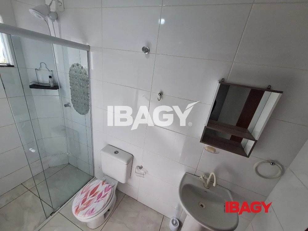 Furnished 2-bedroom apartment with a laundry tanque — photo 9