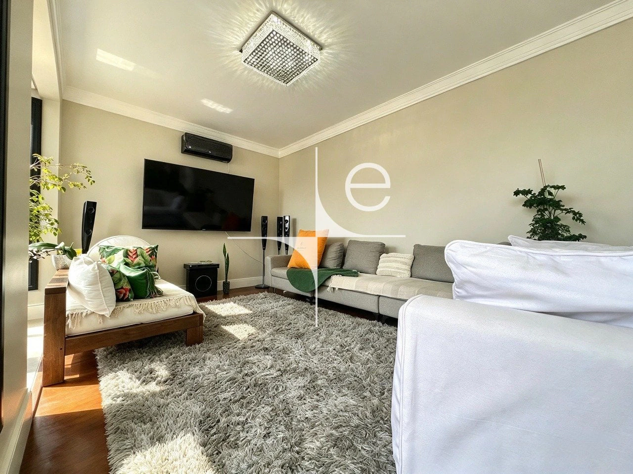 Furnished apartment, 184 m², with floor-to-ceiling windows — photo 4