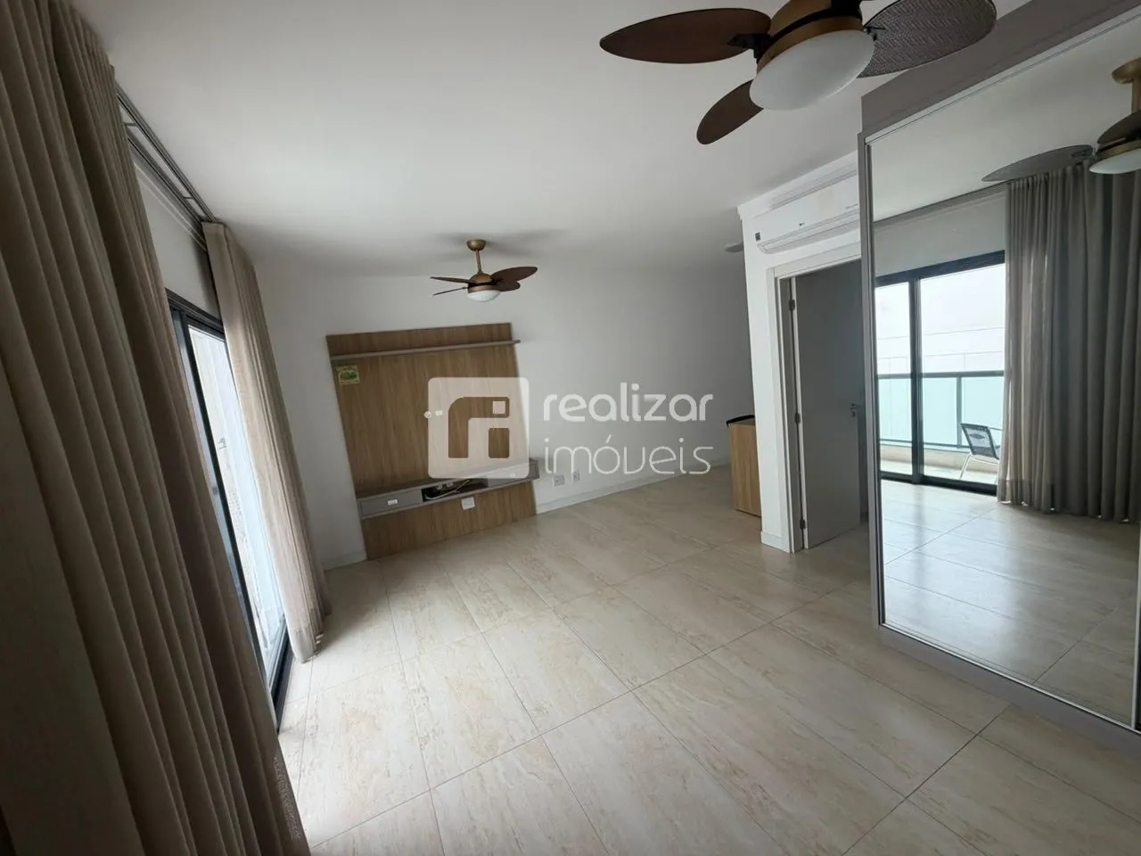 One-bedroom apartment in a building with a gym — photo 3