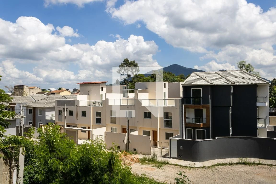 Unfurnished 2-bedroom apartment with an open-air pool — photo 10