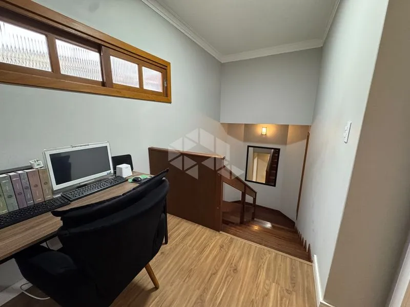 238 m² house with a home office and a dishwasher — photo 35