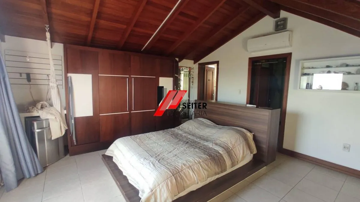 Rental house with 5 bedrooms and an open-plan kitchen — photo 32