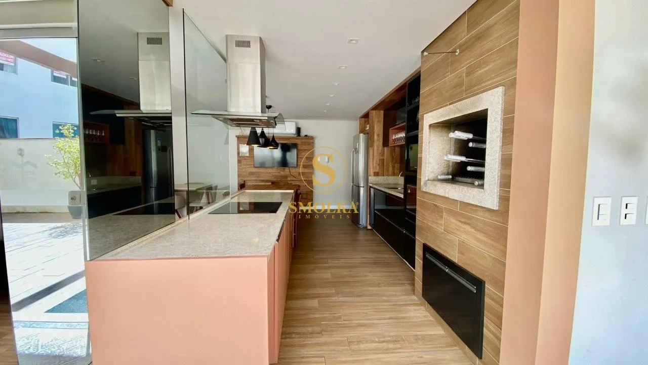Balcony with a grill in a 2-bedroom apartment, 75 m² — photo 32