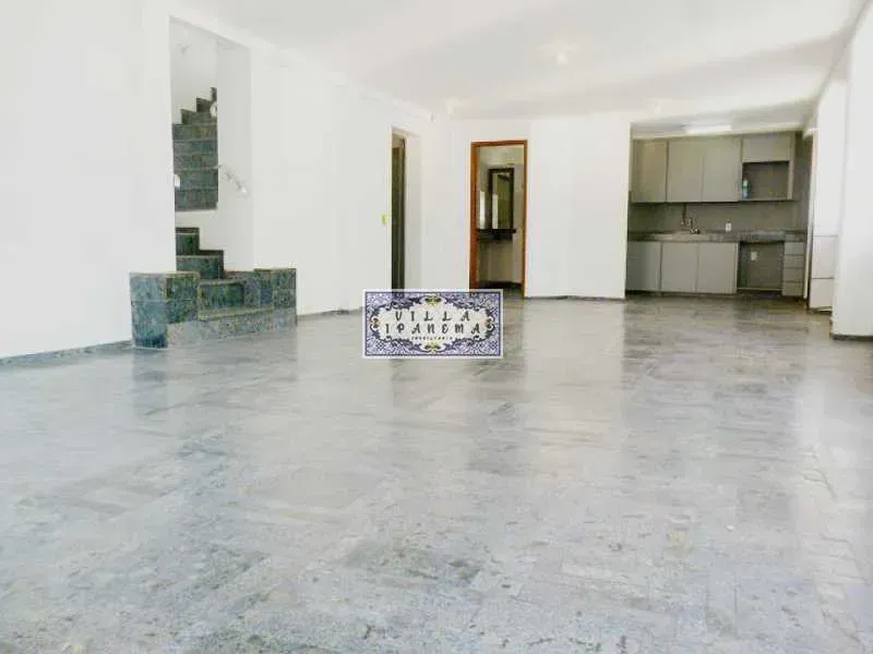 Unfurnished house with 4 bedrooms and 5 bathrooms — photo 9