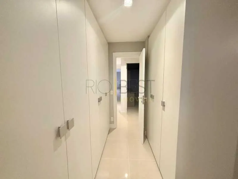 Apartment with 4 bedrooms, 5 bathrooms and a balcony — photo 18