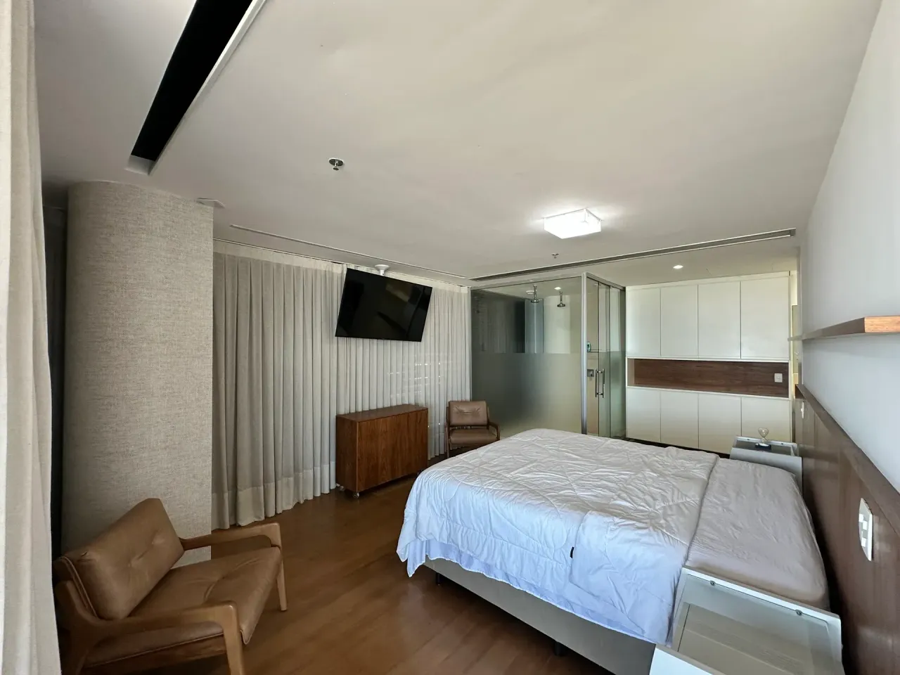 Furnished 1-bedroom apartment with 2 bathrooms and 2 parking — photo 6
