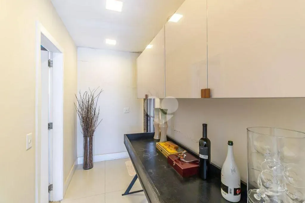 Furnished 574 m² apartment with 4 en-suite bedrooms — photo 11