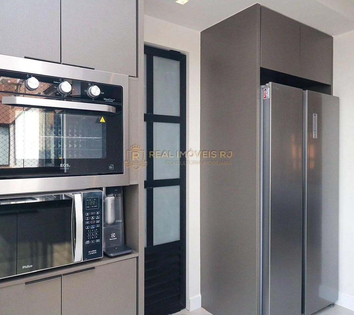 Furnished 1-bedroom apartment with city views — photo 10