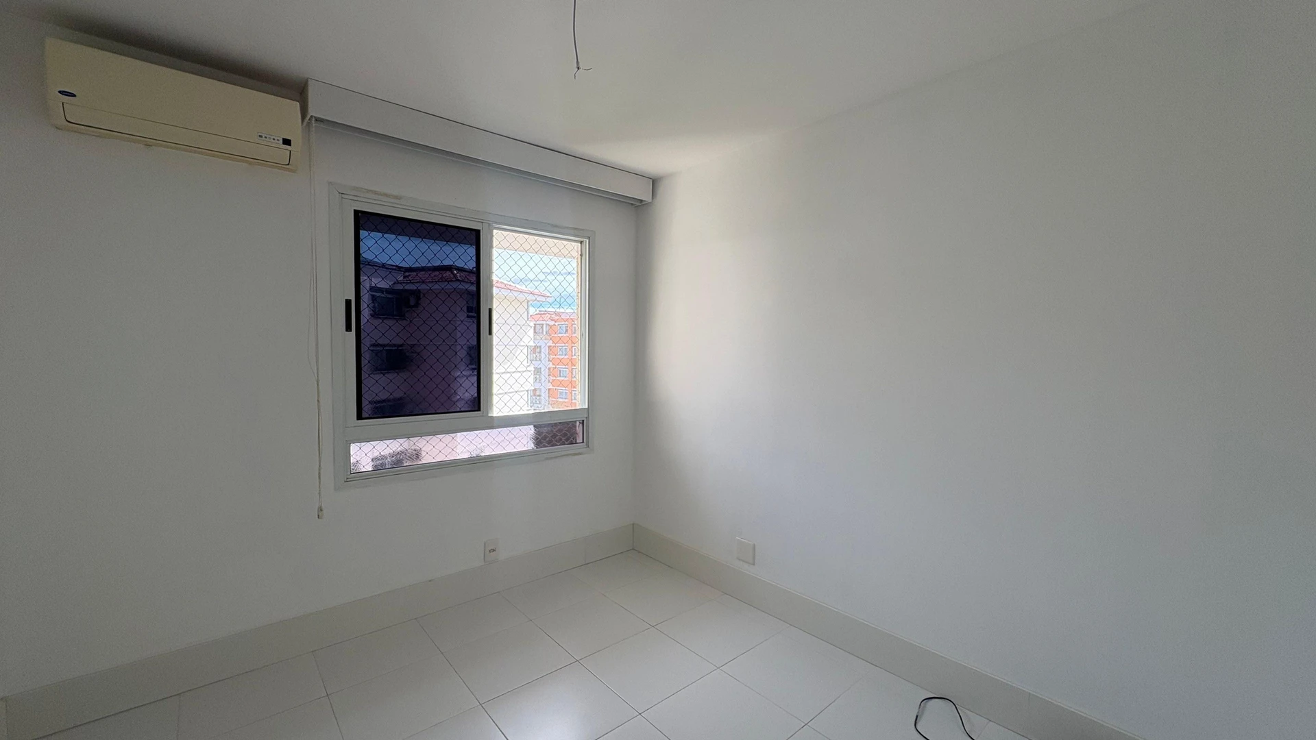 3-bedroom apartment with a glass-enclosed balcony — photo 33