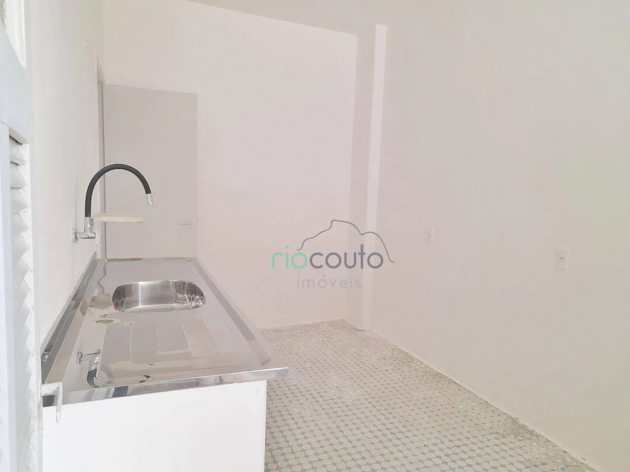 Unfurnished 2-bedroom apartment with 2 bathrooms and parking — photo 9