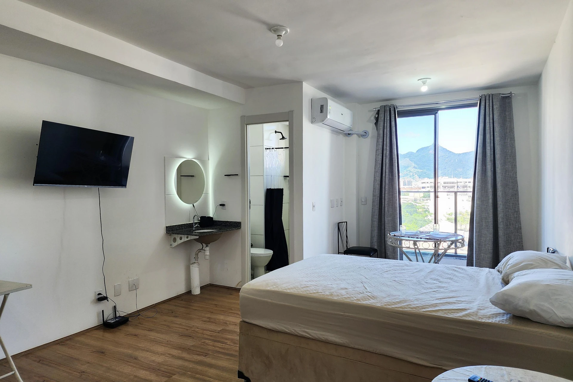 Studio with kitchenette, A/C, and a balcony — photo 14
