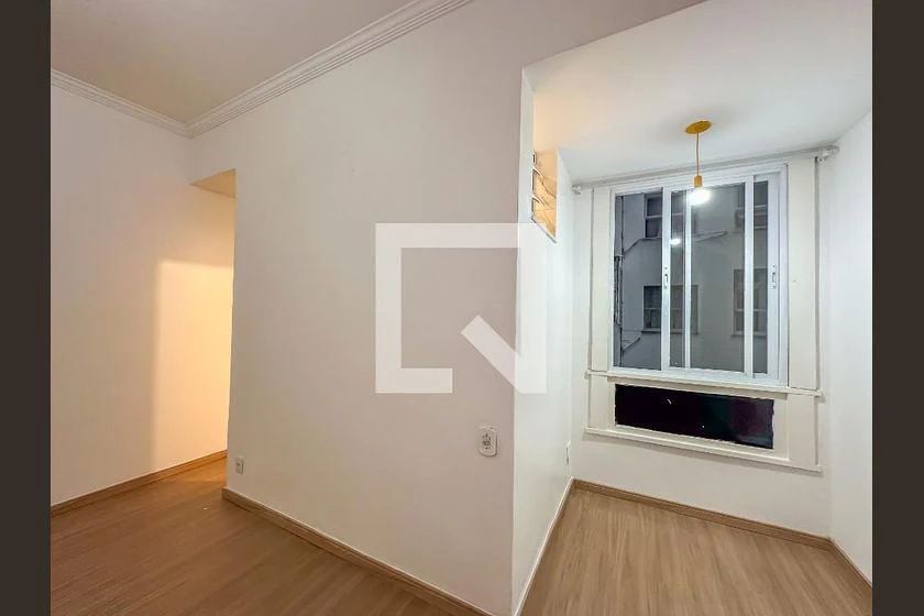 Apartamento de 2 quartos com piso de madeira ou laminado — photo 24