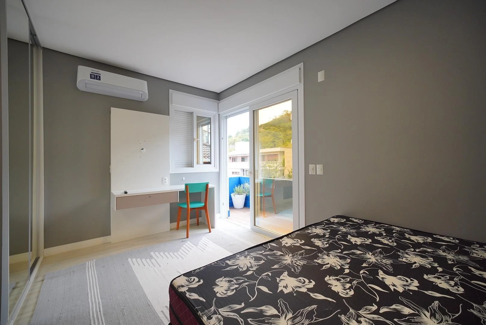 4-bedroom house with a mountain view in Florianópolis — photo 3